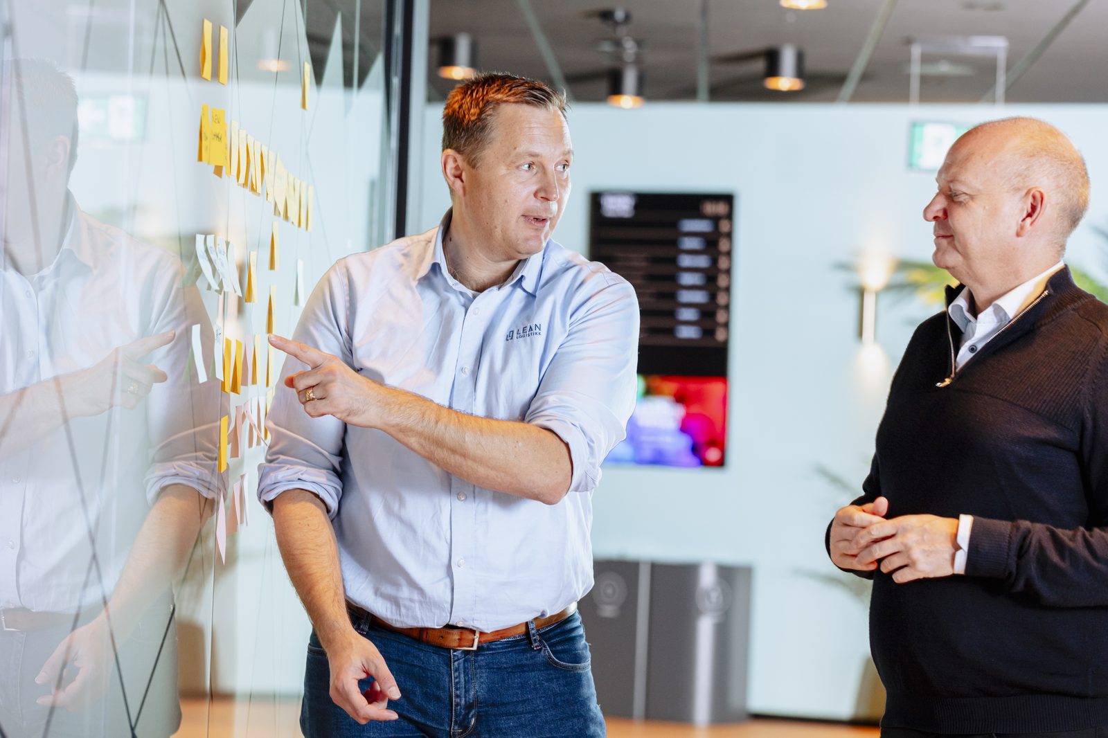 Gaute i faglig samtale om forbedringsarbeid og Lean